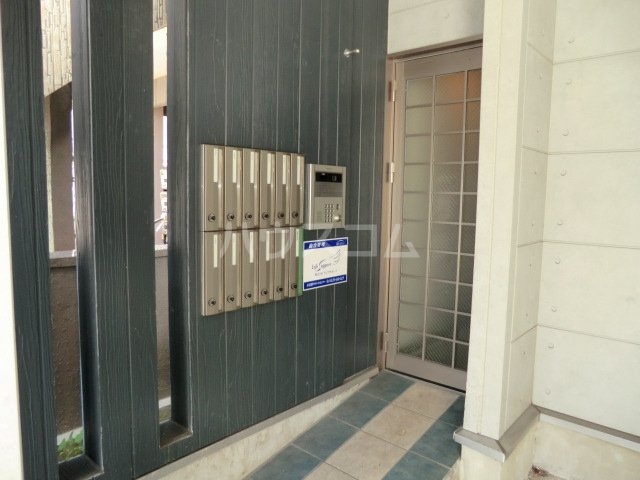 28/30 エントランス