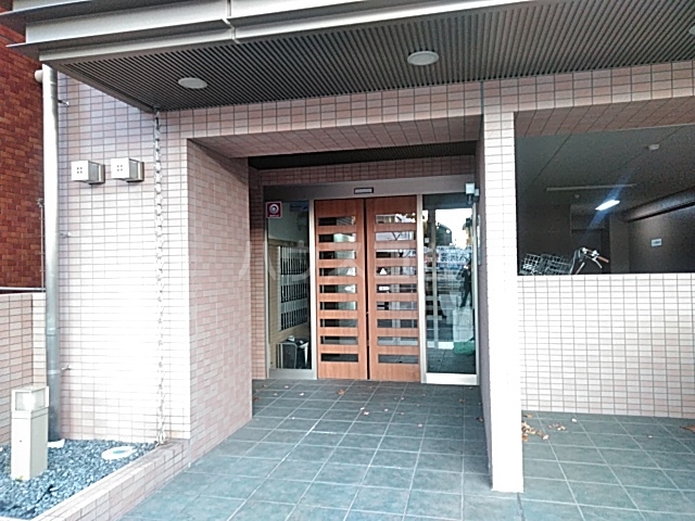 19/27 エントランス