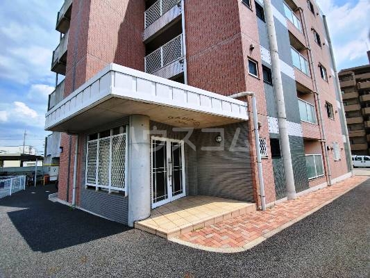 18/26 エントランス