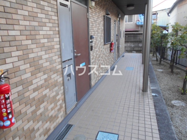 18/23 エントランス