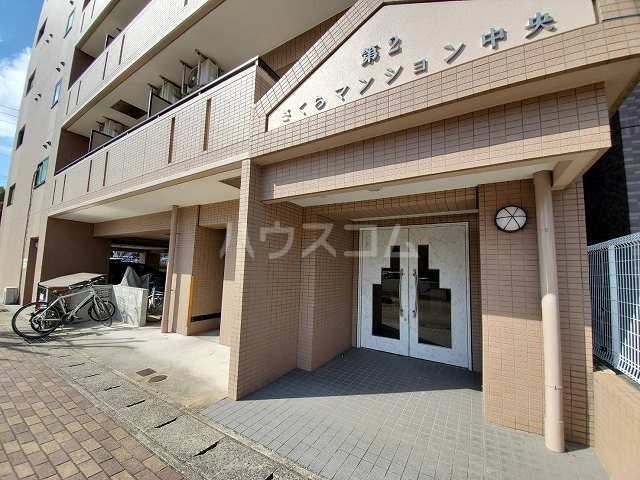 27/30 エントランス