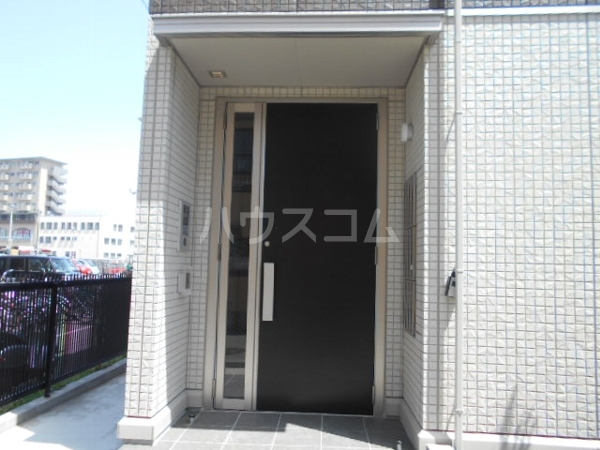 18/28 エントランス