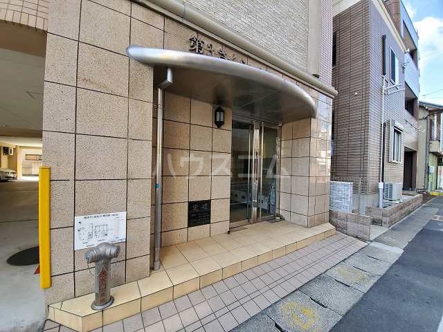 23/30 エントランス