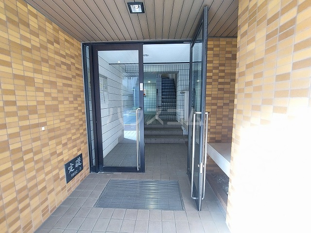 26/30 エントランス