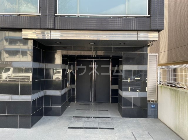 21/30 エントランス