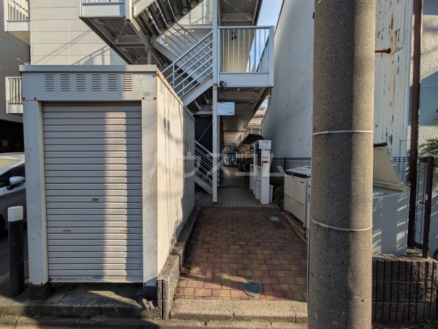 18/26 エントランス