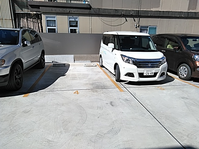 28/28 駐車場