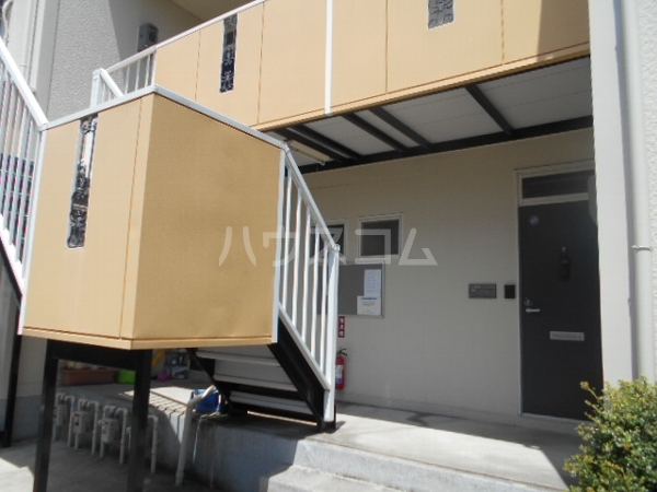 18/27 エントランス