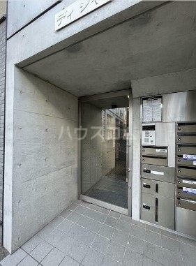 23/29 エントランス