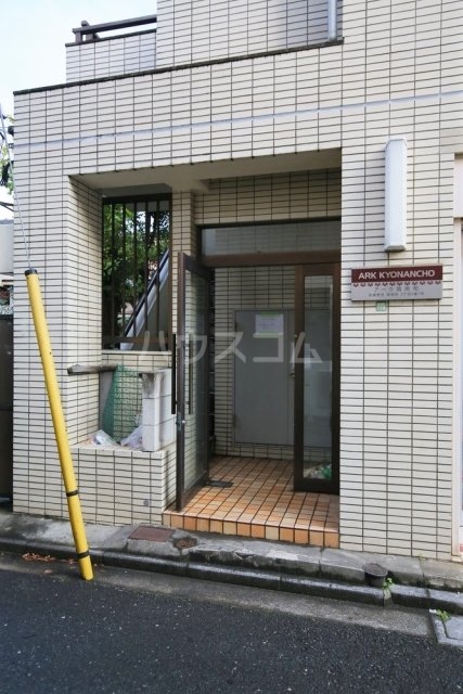 21/30 エントランス