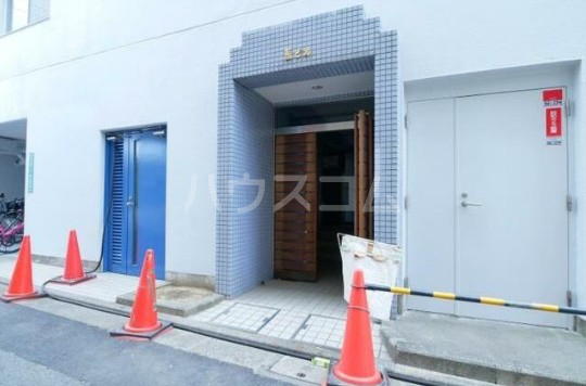 24/30 エントランス