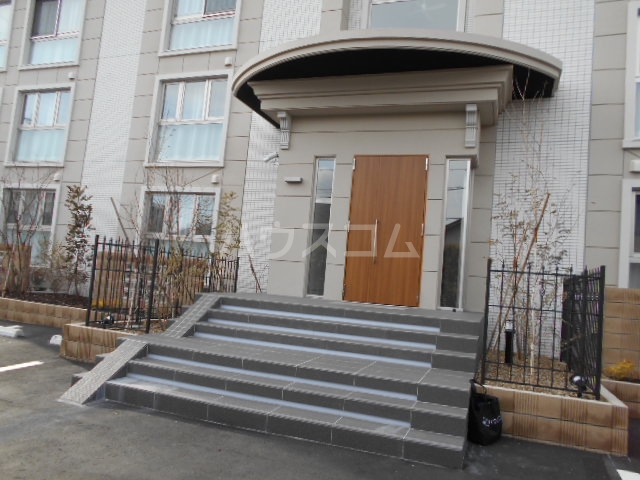 26/30 エントランス