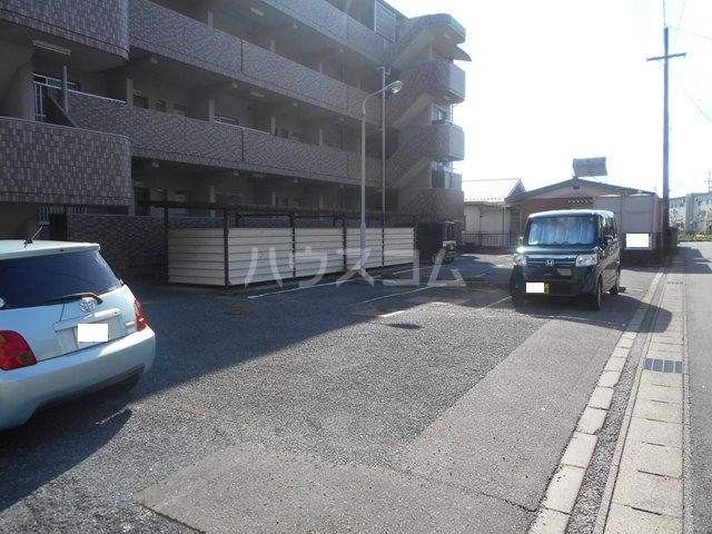 20/28 駐車場