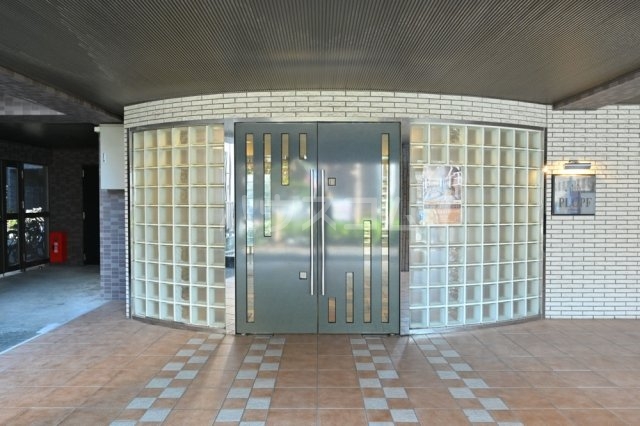 23/30 エントランス