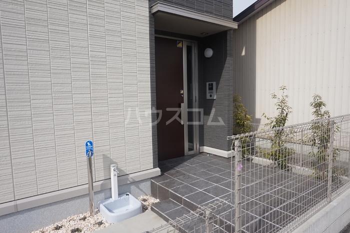 18/26 エントランス