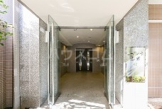 18/25 エントランス