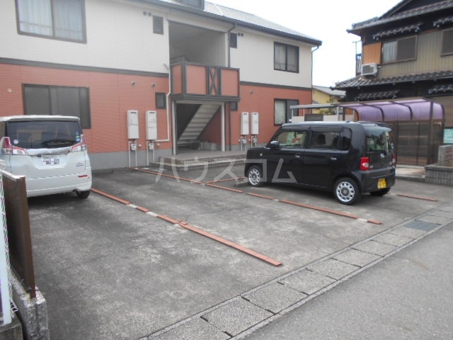 18/25 駐車場