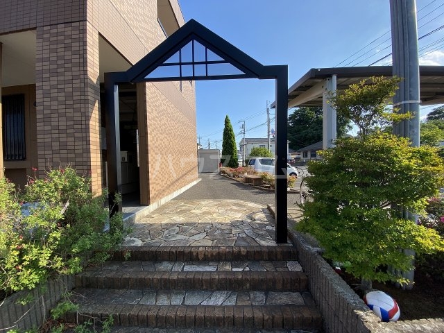 27/30 エントランス