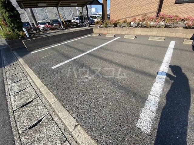 28/30 駐車場