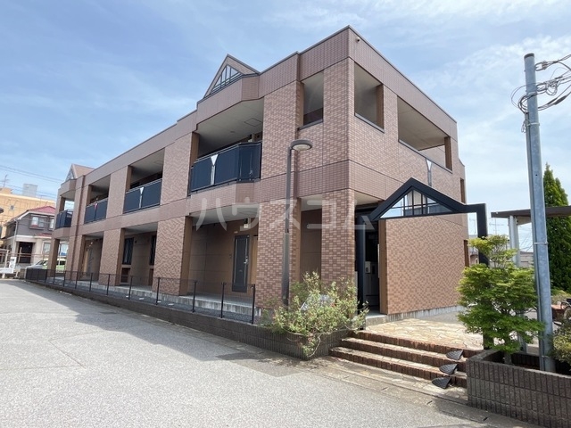 23/27 エントランス