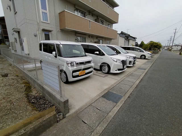 2/5 駐車場