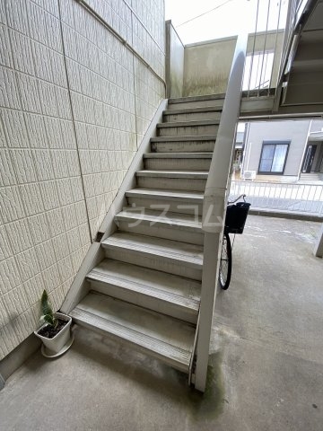 24/30 エントランス