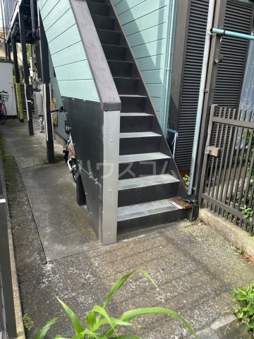 24/30 エントランス