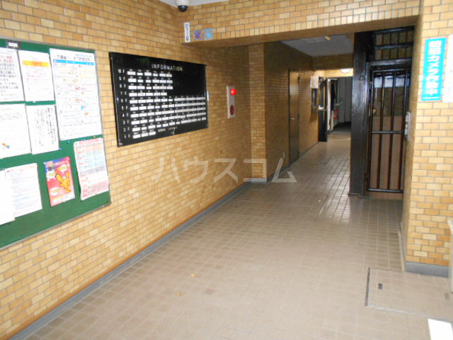 18/19 エントランス