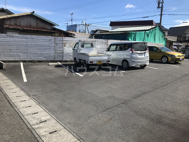 28/28 駐車場