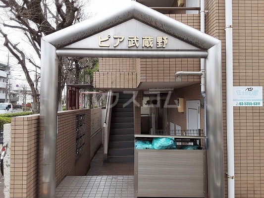 21/30 エントランス