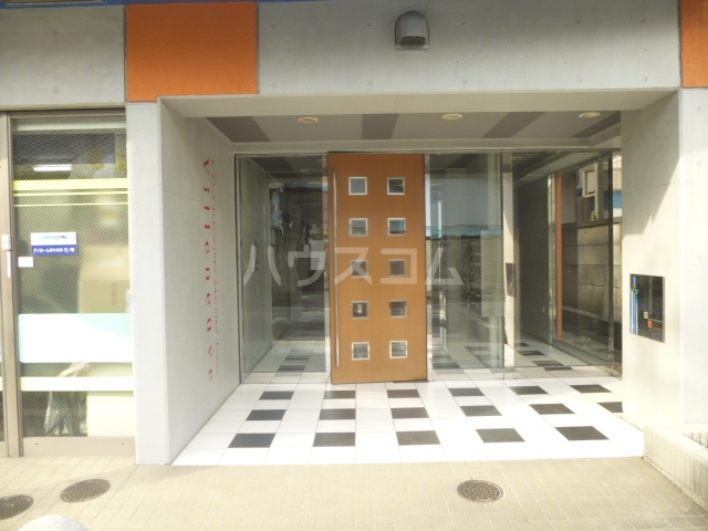 22/28 エントランス