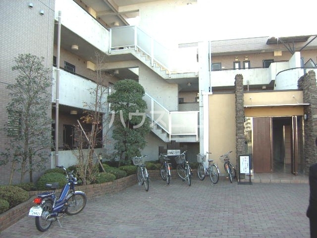 2/4 エントランス