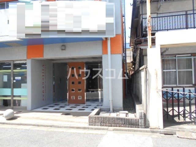 27/29 エントランス