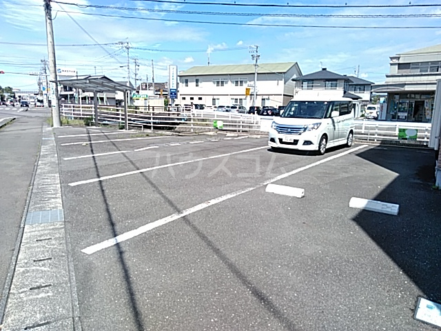 2/3 駐車場