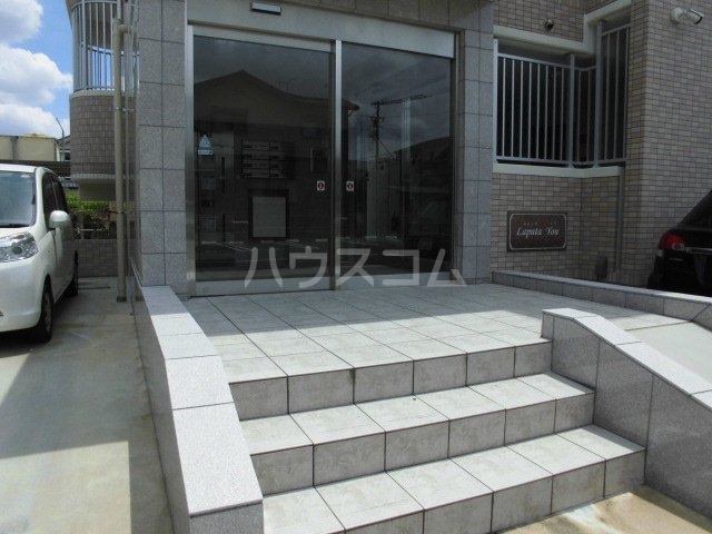 20/28 エントランス