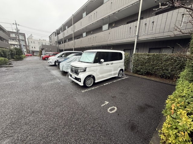 28/30 駐車場