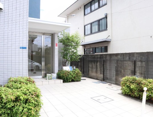 21/30 エントランス