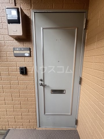 28/30 エントランス