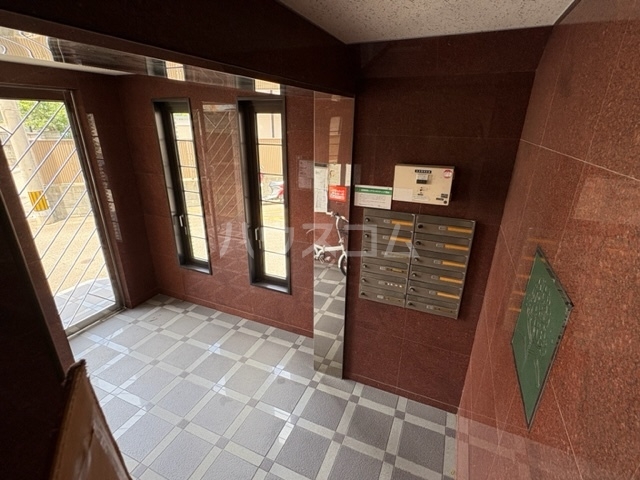 13/16 エントランス