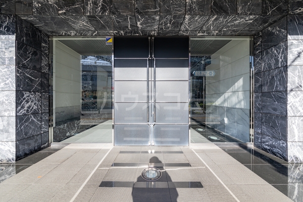 23/29 エントランス