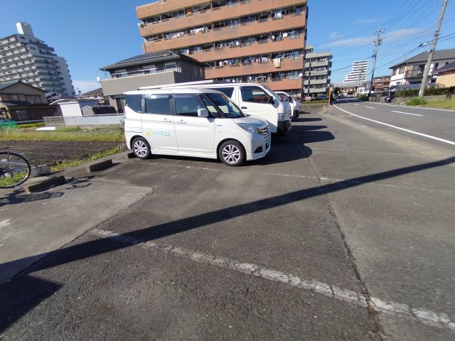 23/30 駐車場