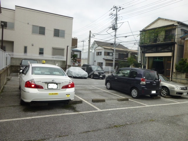 22/27 駐車場
