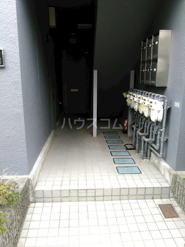 16/21 エントランス