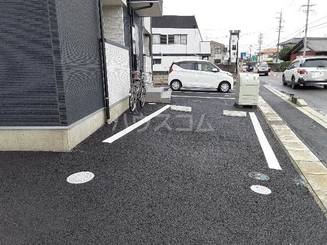 27/30 駐車場
