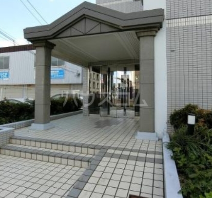 14/17 エントランス