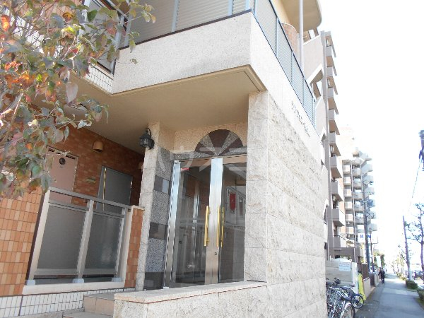 16/25 エントランス