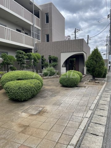 24/30 エントランス