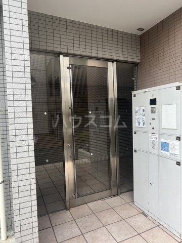 26/30 エントランス