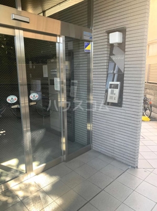 16/16 エントランス