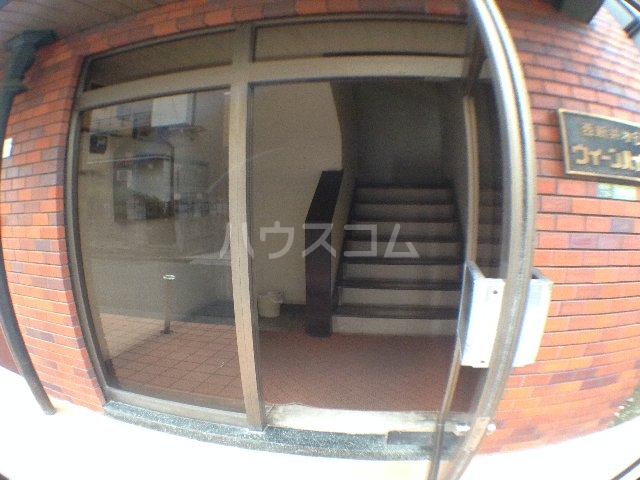 16/20 エントランス